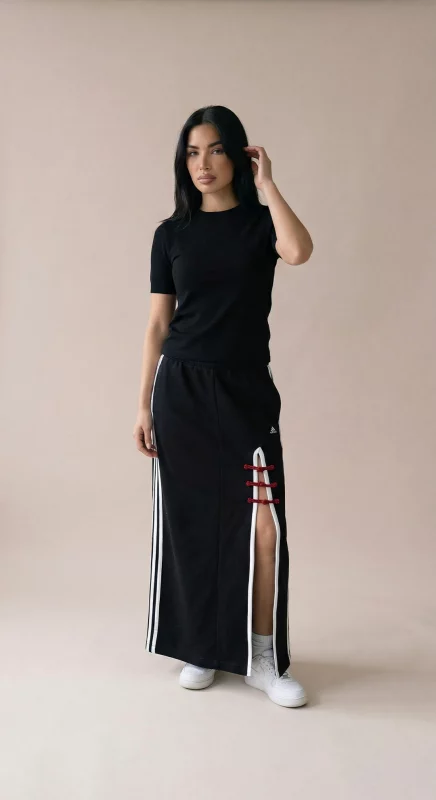 Falda negra adidas japo